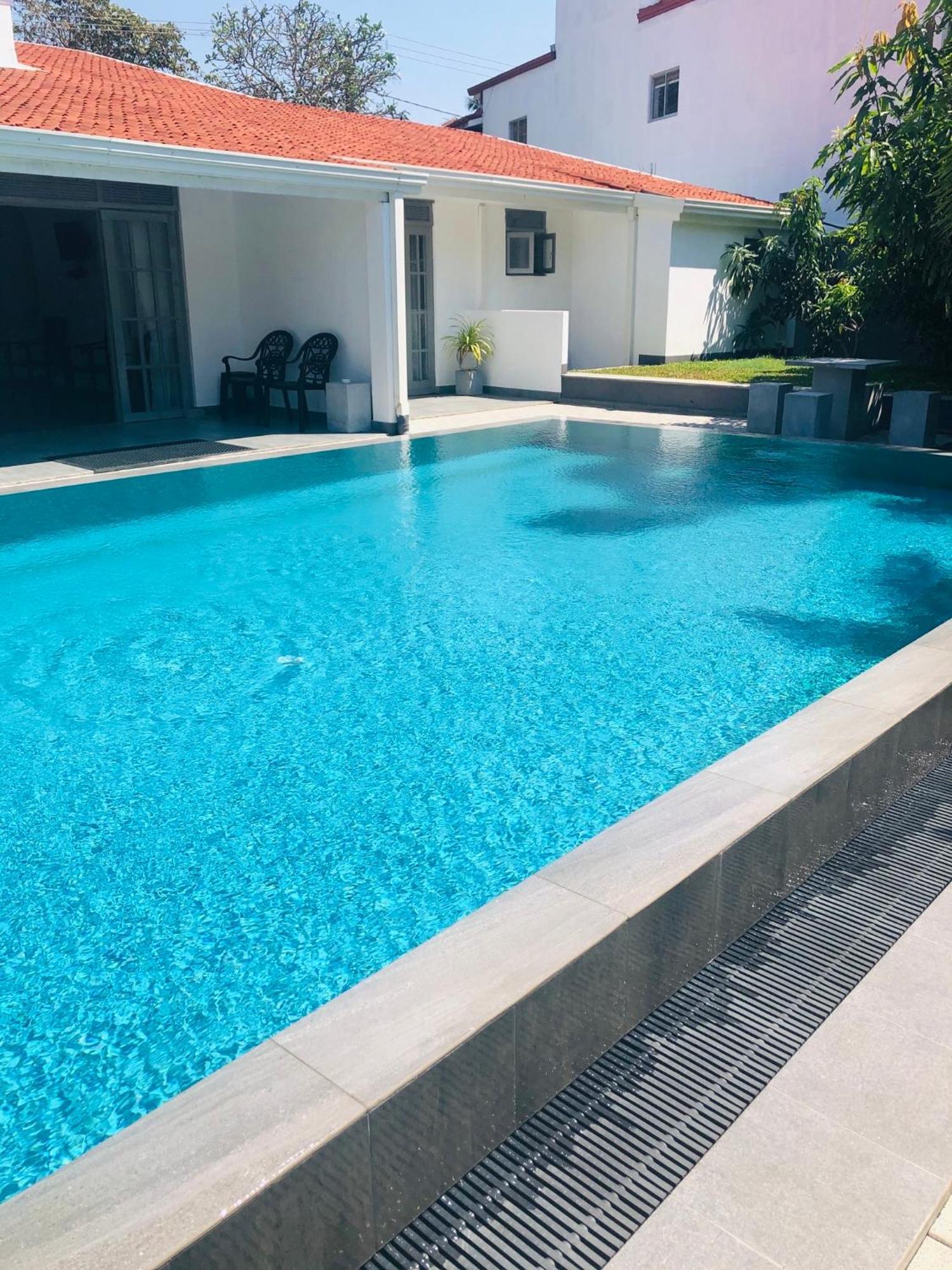 Bony'S Holiday Inn نيجومبو المظهر الخارجي الصورة