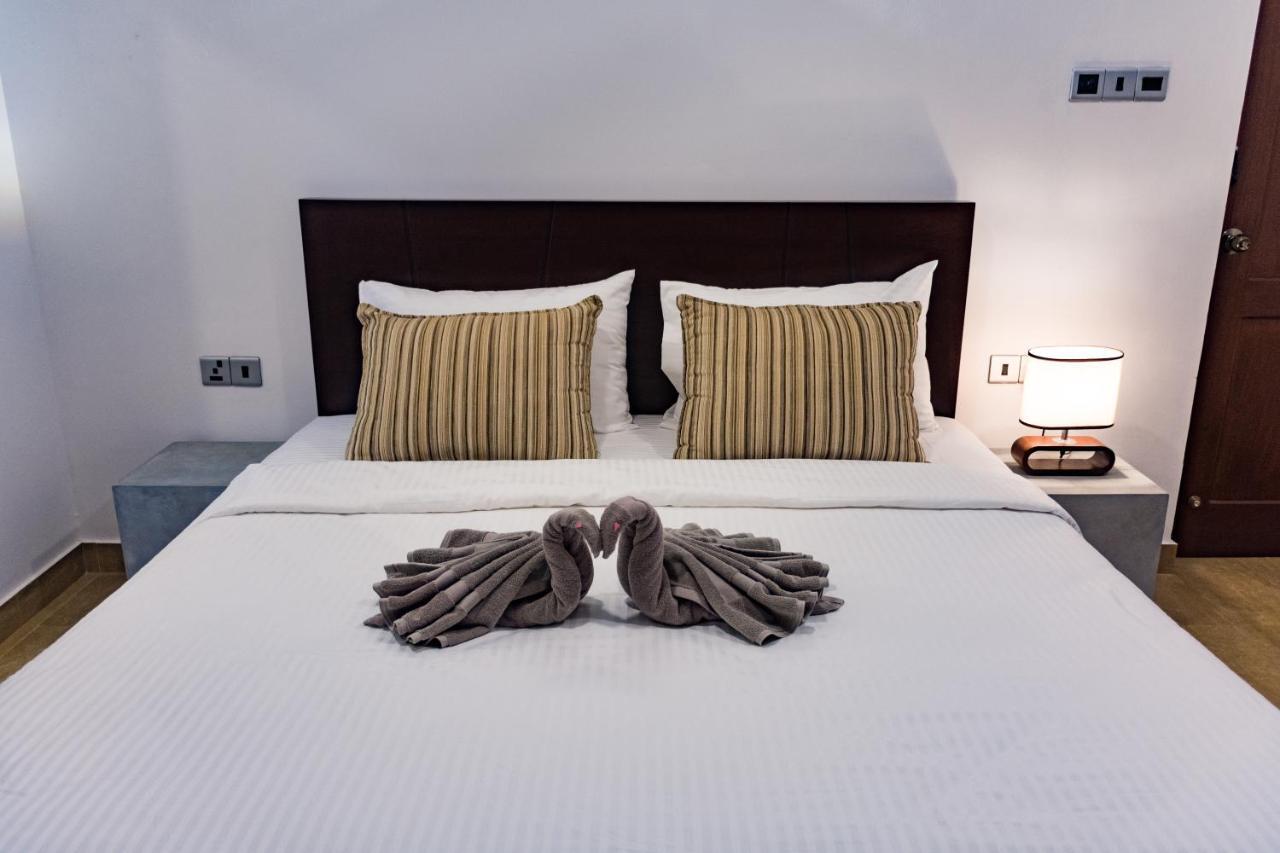 Bony'S Holiday Inn نيجومبو المظهر الخارجي الصورة
