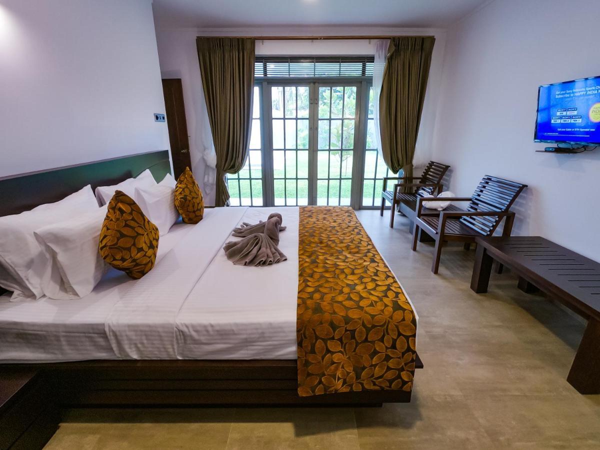 Bony'S Holiday Inn نيجومبو المظهر الخارجي الصورة