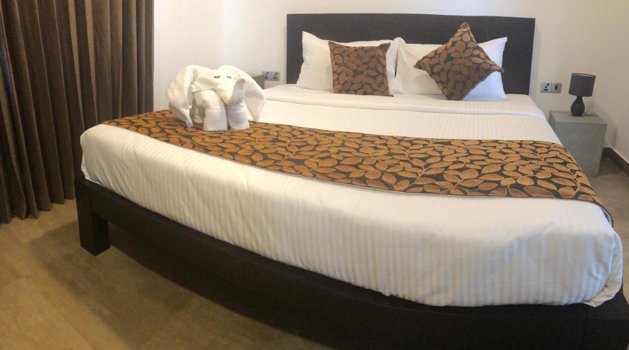 Bony'S Holiday Inn نيجومبو المظهر الخارجي الصورة