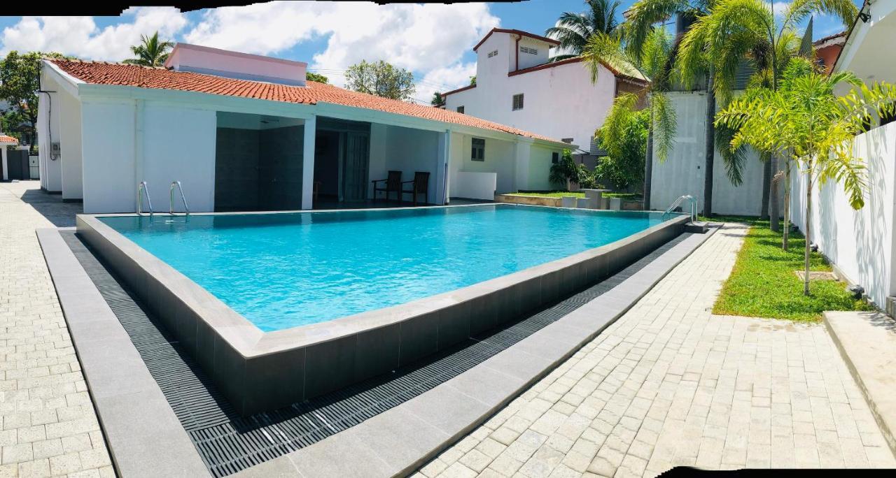 Bony'S Holiday Inn نيجومبو المظهر الخارجي الصورة