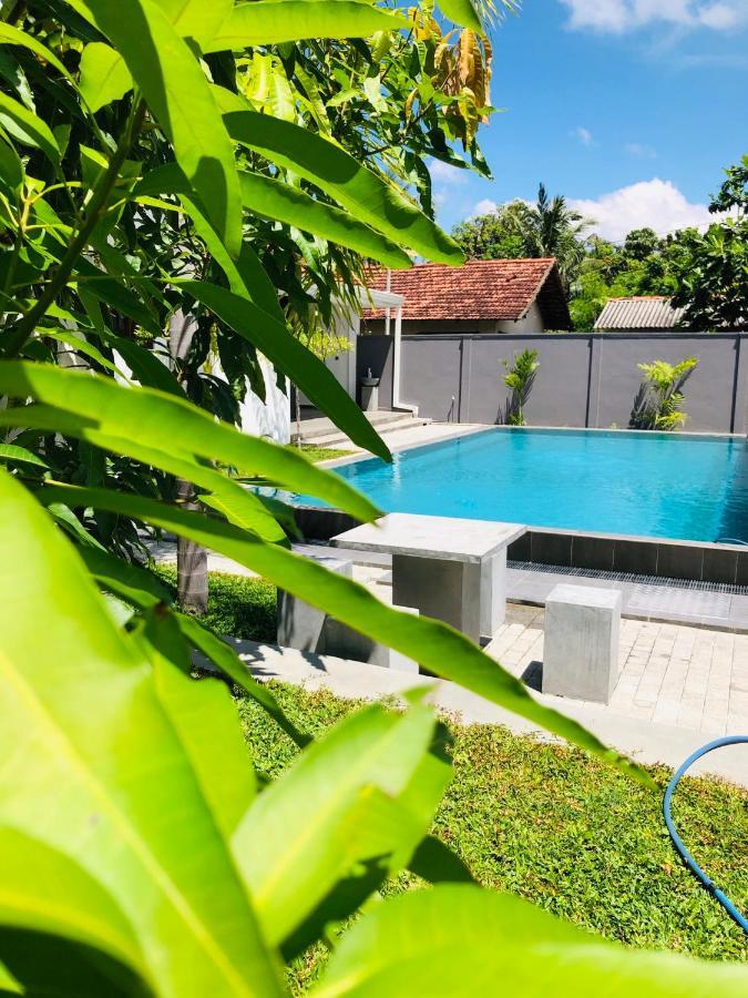 Bony'S Holiday Inn نيجومبو المظهر الخارجي الصورة